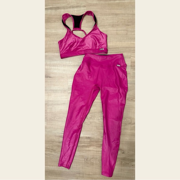 Bombshell Set!Cross listed on Mercari and Curtsy!